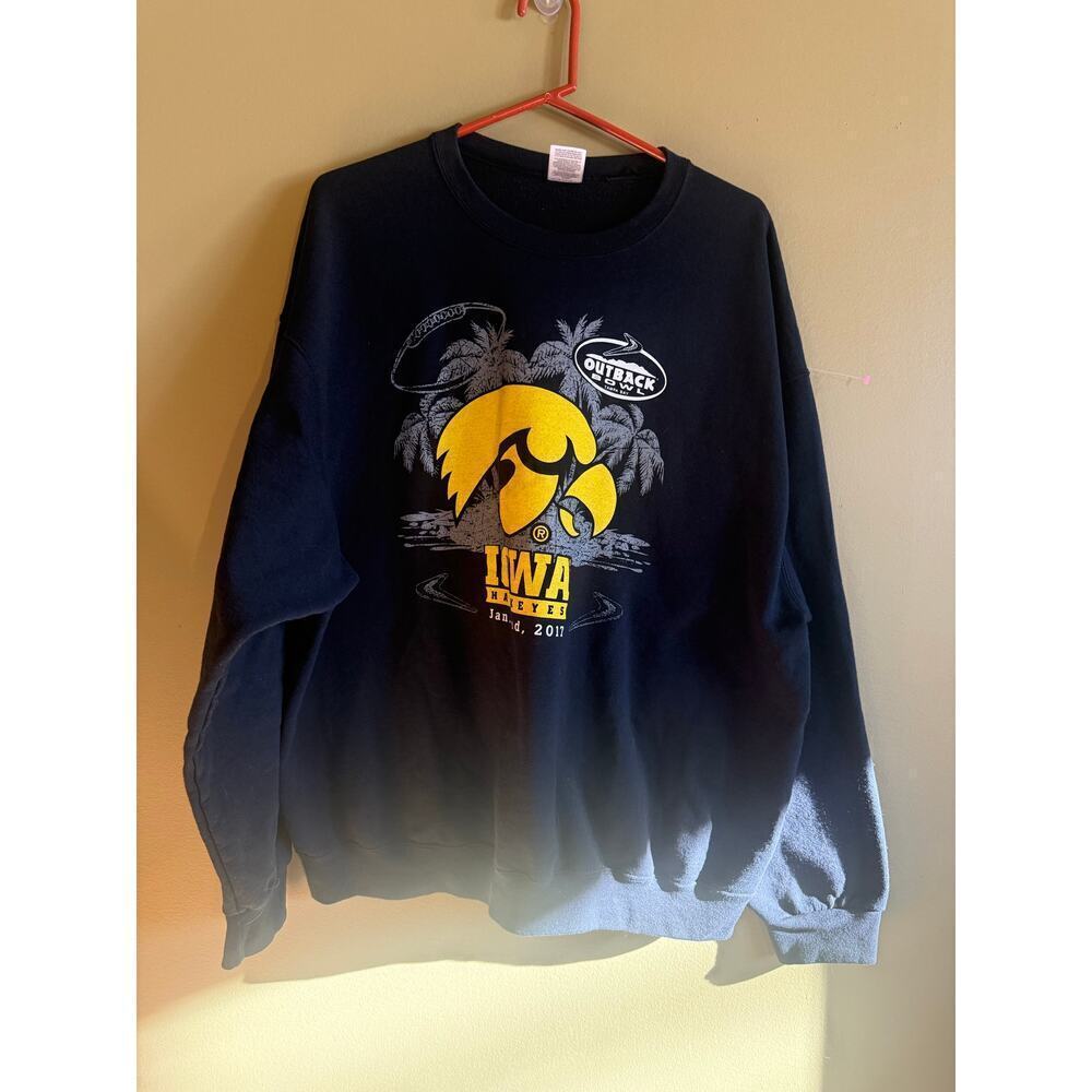 Iowa‎ Hawkeyes sweatshirt  outback bowl 2017 2XL